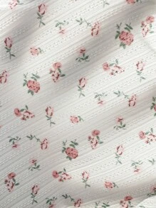Conjunto de pijama con top de tirantes con estampado floral diminuto y lazo delantero, y pantalón corto / Conjunto de pijama blanco