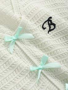 DAZY 女士春夏時尚修身針織上衣，採用中空設計，附字母刺繡和蝴蝶結裝飾