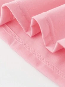 Camiseta de manga corta con estilo para mujer con corazón y letra impresa simple con eslogan