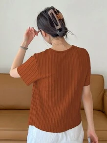 DAZY 女士夏季極簡紋理短袖T恤 - 鏽棕色 - 查看 5