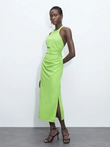 Maija Robe mi-longue d'été pour femmes avec détail de chaîne décoré, volant sur le côté et encolure montante, couleur verte