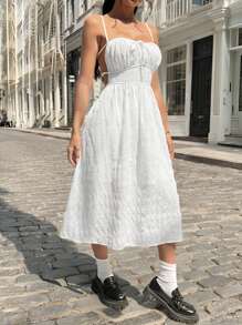 SHEIN EZwear Vestido blanco de tejido de punto para mujer con tirantes espaguetis, espalda descubierta y lazada, ideal para vacaciones - Blanco - Ver 1