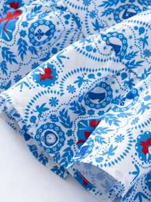 The Wizard of Oz X SHEIN Kleine Mädchen Urlaub süßer Stil V-Ausschnitt Rüschen Ärmelausschnitt Allover Muster Kleid für den Sommer