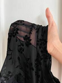 SHEIN EZwear Áo croptop siêu ngắn cổ đứng bằng vải lưới họa tiết hoa màu đen dành cho nữ cỡ lớn mùa hè. - màu đen - Xem 7