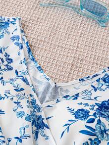 SHEIN Dreamara Áo cánh cổ chữ V in hoa màu xanh và trắng dành cho nữ ngày lễ có thắt nơ ở eo và viền bèo nhún - Xanh và trắng - Xem 5