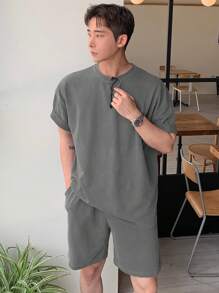 DAZY Men's Summer Solid Color Crew Neck Short Sleeve T-Shirt And Drawstring Waist Shorts Set