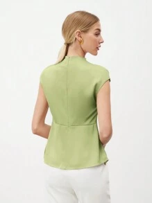 BizChic 女士立領優雅短袖襯衫，帶銳利褶皺，純色款式 - 橄欖綠 - 查看 2