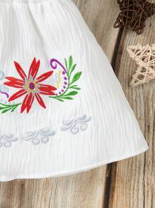 New Spring/Summer Baby Girls Embroidery Off Shoulder Dress With Large Floral Pattern - White - View 4