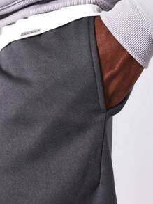 SUMWON Pantalón corto de ajuste regular, de entrepierna caída, esencial