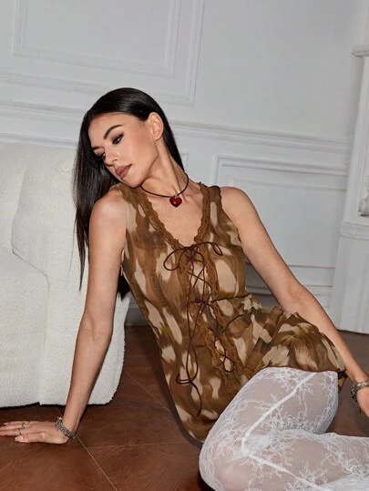 SHEINNeu 女士夏季花卉印花腰帶無袖迷你裙，帶有荷葉邊緣