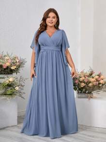SHEIN Belle Vestido de dama de honor de talla grande con cuello en V profundo, acolchado en el pecho, mangas con volantes y cintura con cruce en gris azulado - Neblina azul - Ver 3