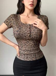 DAZY 女式夏季豹纹纽扣半襟短袖T恤、短款上衣 - 彩色 - 查看 2