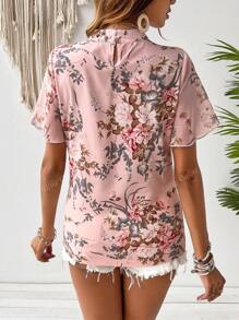 Camisa de manga corta y cuello elevado con estampado floral plisado para vacaciones y ocio