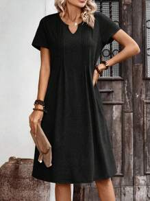 EMERY ROSE Vestido sólido plisado de manga corta con cuello faltante