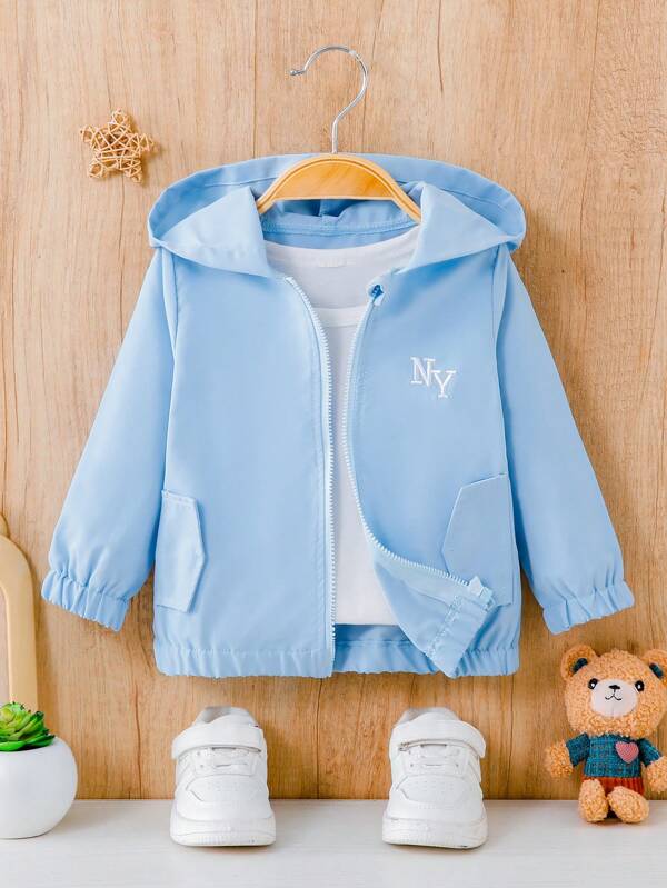 Winddichte Sonnenschutzjacke mit NY Buchstabenstickerei und Hut für Baby Jungen im Frühling/Sommer