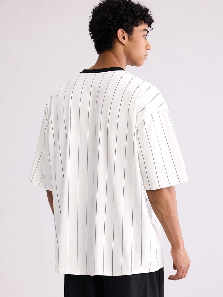 Men's Oversized T-Shirt With V-Neck In Striped Letter With Pattern Patchwork