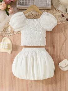 SHEIN Conjunto de 2 piezas con parte superior de mangas abullonadas y falda, con aplicaciones de flores, elegante y de moda para niña - Blanco - Ver 2