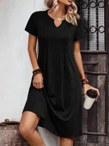 EMERY ROSE Vestido sólido plisado de manga corta con cuello faltante