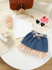 Conjunto de verano para niñas jóvenes de 2 piezas, que incluye una blusa sin mangas con cuello asimétrico y un top unicolor a juego con falda de mezclilla con malla incorporada - Blanco - Ver 1