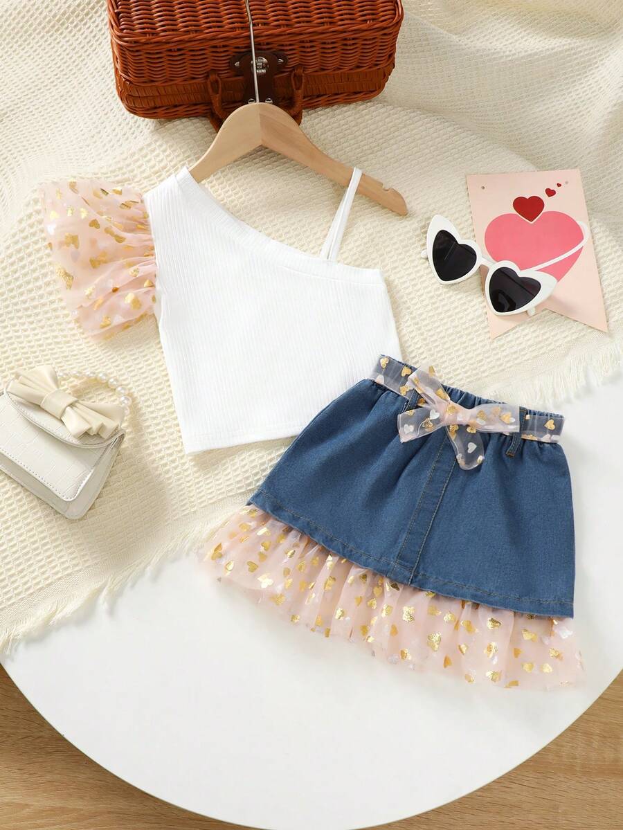 Conjunto de verano para niñas jóvenes de 2 piezas, que incluye una blusa sin mangas con cuello asimétrico y un top unicolor a juego con falda de mezclilla con malla incorporada - Blanco - Ver 1