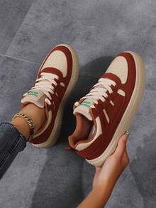 女士厚底運動滑板鞋，圓頭，戶外大碼休閒運動鞋，純黑色帶字母印花鞋帶 - 咖啡棕 - 查看 2
