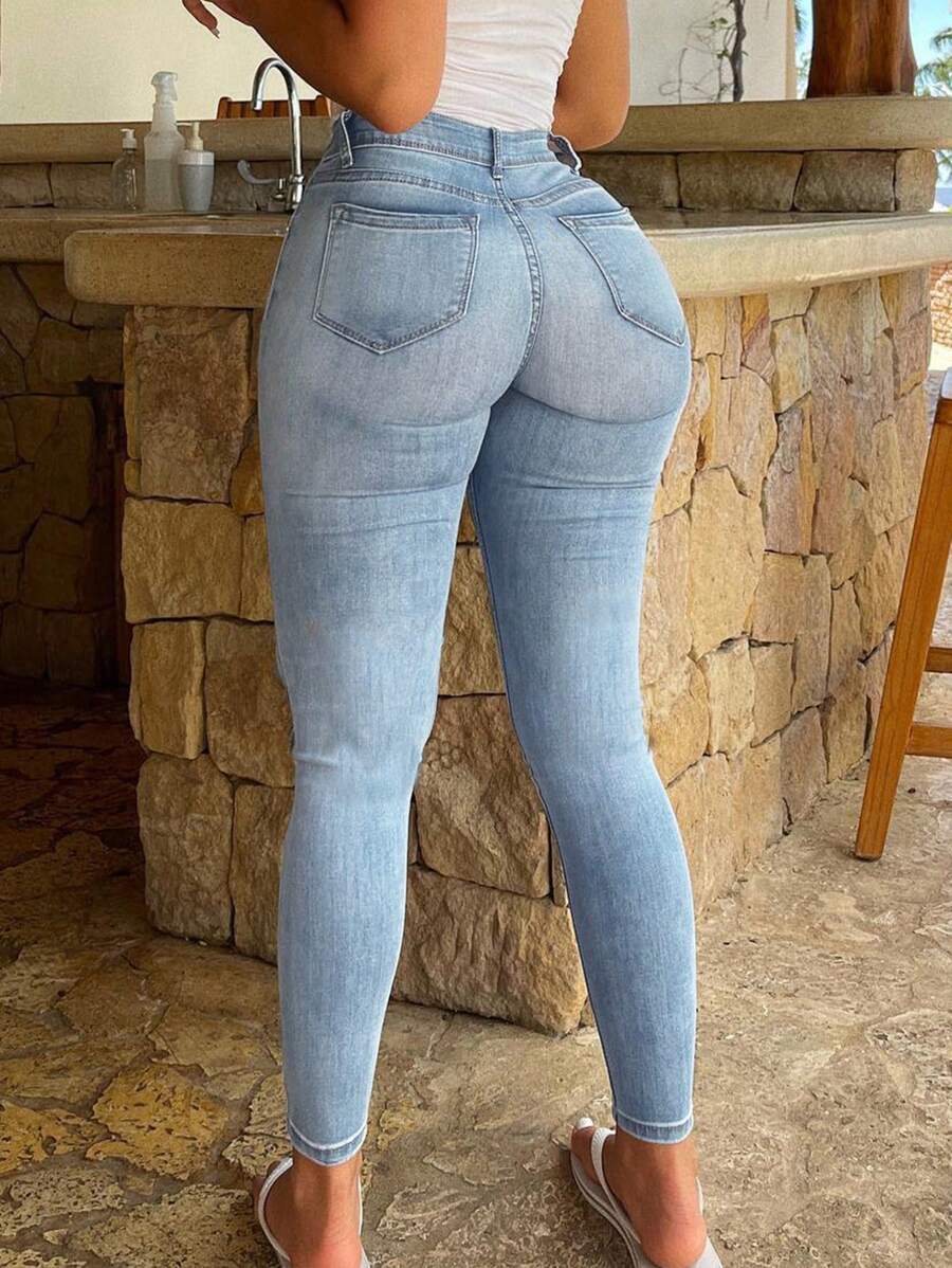 Jeans pitillo minimalistas con bolsillo y botones delanteros, desgastados, para uso casual diario - Azul lavado medio - Ver 1