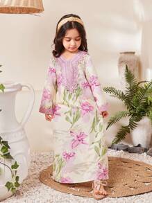 SHEIN Dopasowane stroje dla mamy i córki (2 sztuki sprzedawane oddzielnie) Sukienka w kwiaty dla dziewczynki i chłopca, odpowiednia na wakacje, wyjścia i do noszenia na co dzień - Wielokolorowe - Zobacz 4