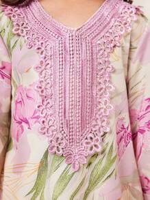 SHEIN Dopasowane stroje dla mamy i córki (2 sztuki sprzedawane oddzielnie) Sukienka w kwiaty dla dziewczynki i chłopca, odpowiednia na wakacje, wyjścia i do noszenia na co dzień - Wielokolorowe - Zobacz 3