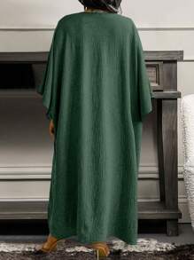 SHEIN Clasi Vestido maxi de verano elegante de unicolor con cuello en V para mujer de talla grande - Verde Oscuro - Ver 2
