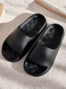 حذاء منزلي جديد للرجال مصنوع من مادة EVA ذات نعل سميك ناعم أبيض اللون، مزود بأربطة متقاطعة، صامت وغير انزلاقي وقابل للتنفس [يُنصح بطلب مقاس أكبر لمزيد من الراحة]