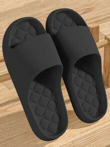 حذاء منزلي جديد للرجال مصنوع من مادة EVA ذات نعل سميك ناعم أبيض اللون، مزود بأربطة متقاطعة، صامت وغير انزلاقي وقابل للتنفس [يُنصح بطلب مقاس أكبر لمزيد من الراحة]