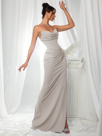 VIPGIRL Elegant brudtärneklänning: Axelbandslös, smickrande, åtsittande satinklänning med korsettliv och draperad midja – Minimalistisk och lyxig formell aftonklänning, bröllopsgästklädsel