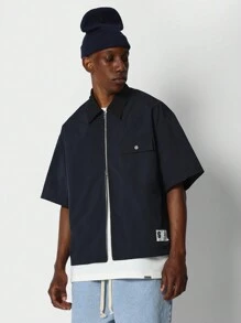 SUMWON Camisa de nailon con cremallera y ajuste cuadrado con estampado gráfico en la espalda - Azul - Ver 2