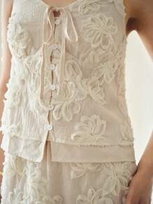 MOTF PREMIUM 3D JACQUARD HOA APPLIQUE TIE TRƯỚC CAMI TOP - Màu be - Xem 3