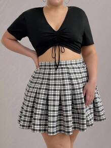 SHEIN LUNE Conjunto de verano para tallas grandes con camiseta corta sólida con cordón y falda plisada de cuadros en juego de 2 piezas