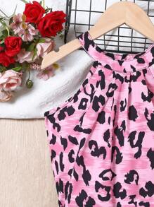SHEIN Conjunto de Verão para Meninas Pré-adolescentes com Blusa de Alças de Leopardo e Shorts com Botões Decorativos