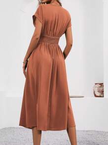 SHEIN LUNE 女士純色簡約褶皺V領連衣裙 - 鏽棕色 - 查看 2