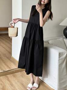 女款無袖圓領連衣裙，適合春夏日常穿著