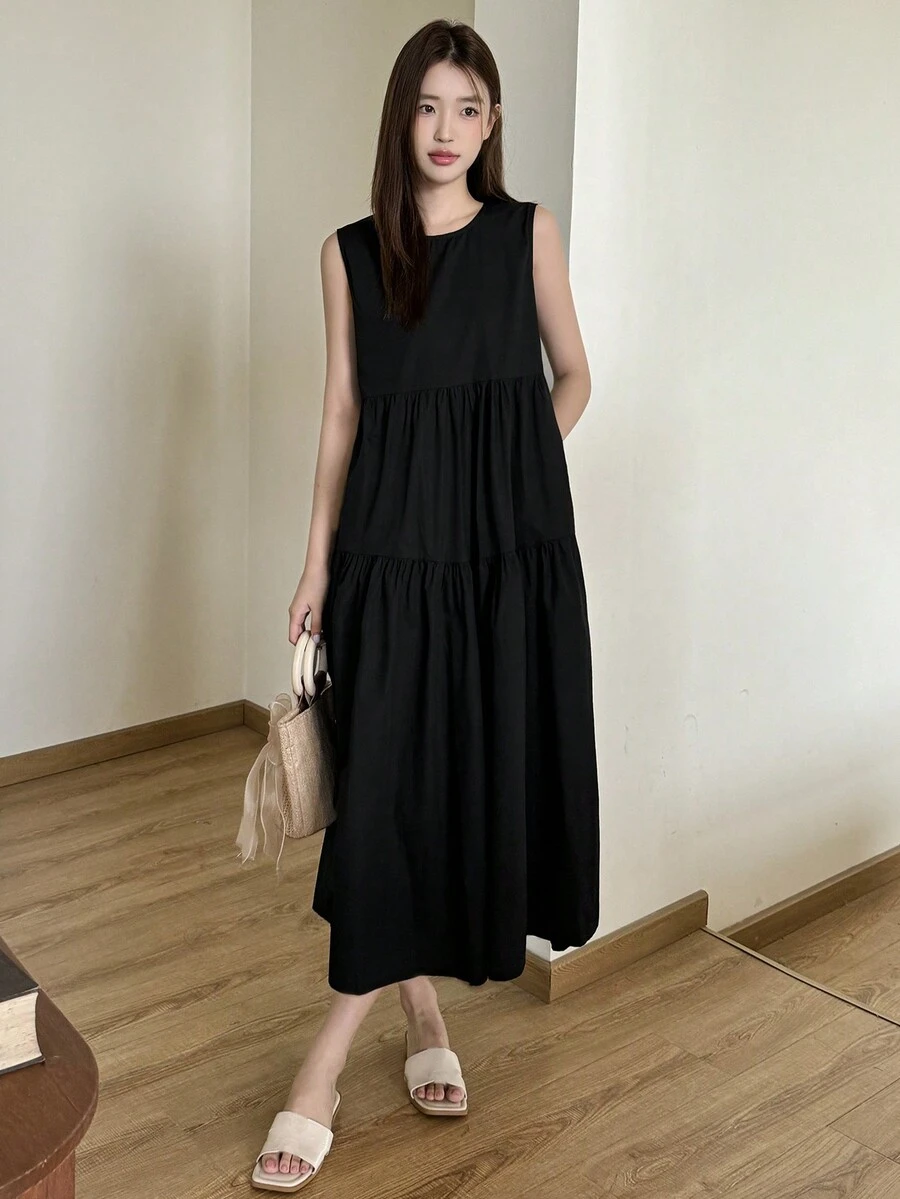 女款無袖圓領連衣裙，適合春夏日常穿著