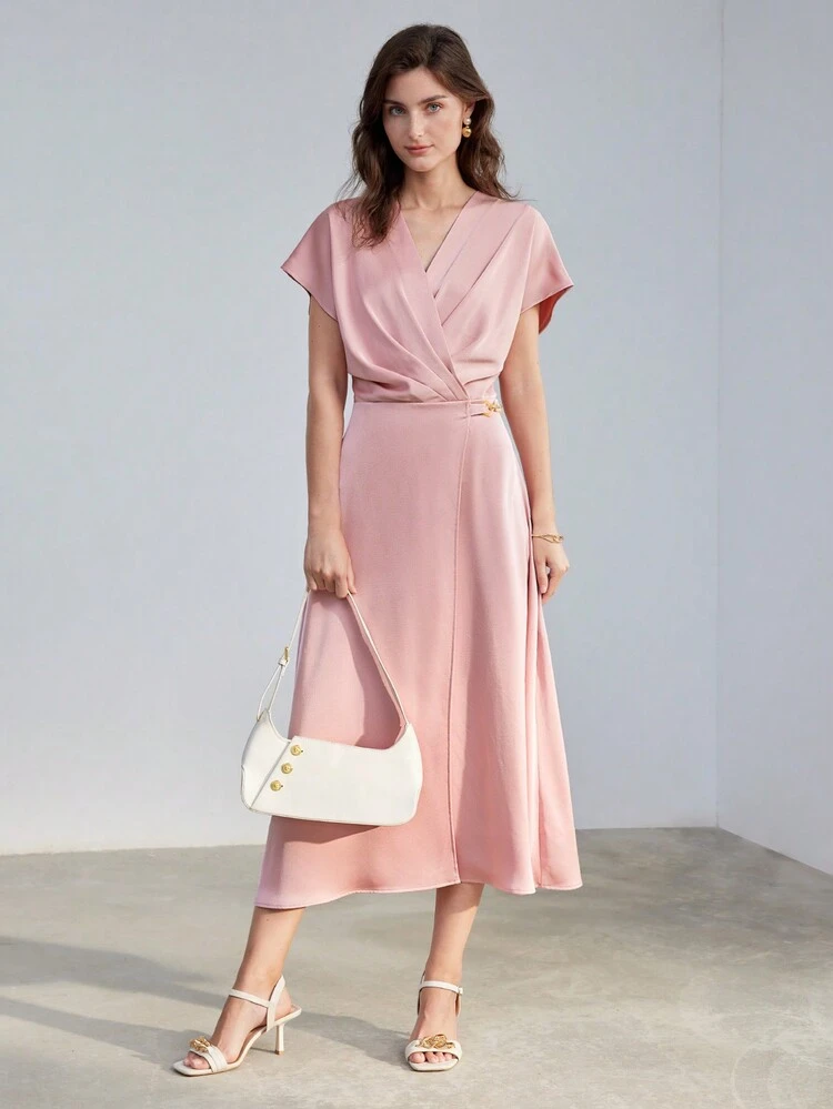 VESTIDO CON DOBLADILLO DE ENVOLTURA DE MANGA MURCIÉLAGO Y CUELLO CRUZADO