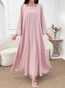 Al Najma Elegantes Damenkeid im arabischen Stil mit bescheidenem Schnitt, dekoriert mit Kunstperle am quadratischen Kragen und langen weiten Ärmeln - Pink - Übersicht 8