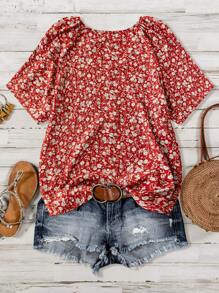 SHEIN LUNE Große Größen Boho Frauen Sommer Urlaub lose Blumen bedrucktes Hemd mit Ausschnitt und Kurzarm, Peplum Oberteil für Neujahr - Rot - Übersicht 2