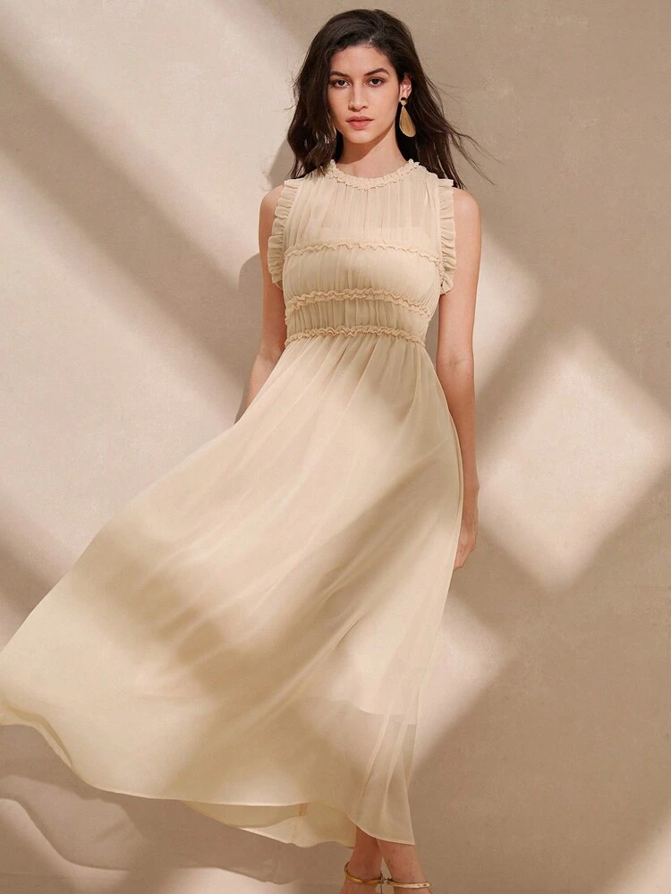 Vestido de mujer con hombreras descubiertas y detalles de malla