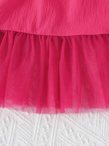 Conjunto de 3 piezas de verano para bebé niña con camiseta con cuello redondo, escote halter y falda con insertos de malla, todo de unicolor - Rosa Fucsia - Ver 4