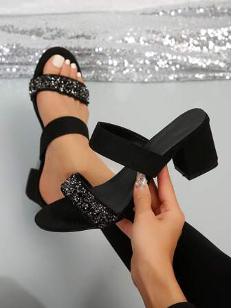 Nuevas sandalias de tacón alto versátiles para mujeres, de punta redonda dorada tipo slip-on para el Día de San Valentín