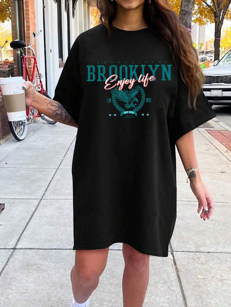 Flirla Vestido tipo camiseta de verano de manga corta para mujeres de talla grande con patrón impreso en inglés - Negro - Ver 1