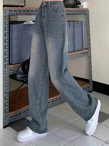 女性日常旅行款寬腿寬鬆牛仔褲，附有口袋