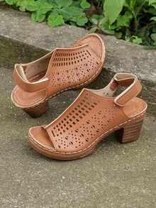 Sandalias de tacón alto de estilo francés verano 2024 para mujer, sandalias de tacón grueso con punta abierta con diseño calado y transpirable - Marrón - Ver 7
