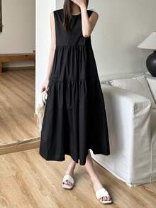 女款無袖圓領連衣裙，適合春夏日常穿著