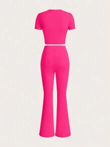 Slaydiva 简约休闲圆领短袖上衣和喇叭长裤 2 件套 女士短款衬衫和长裤 印有十字图案 - 玫紅色 - 查看 2